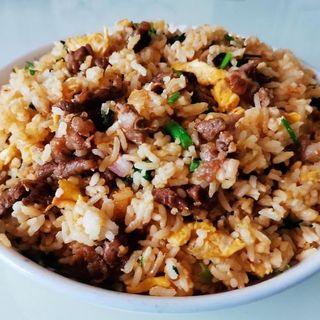 牛肉鸡蛋炒饭Arroz frito con ternera y huevo