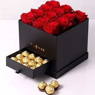 Boite de fleurs carré et chocolat 