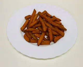Bastones de boniato fritos