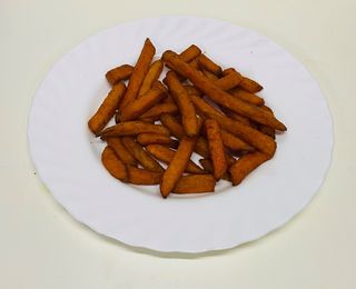 Bastones de boniato fritos