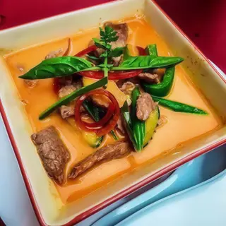 Curry Rojo Con Pollo