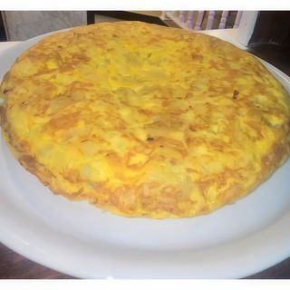 Tortilla De Patatas Con Chorizo (Pequeña)