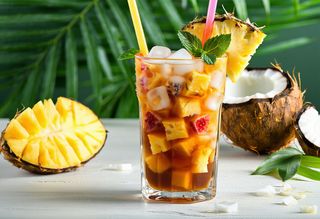 Тропически плодове и кокос