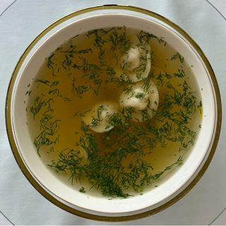 54. Caldo con pelmeni