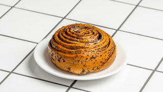 Булочка с маком