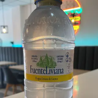 Agua medio (50 cl.)