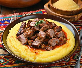 Pomana porcului cu mamaliguta