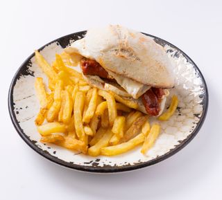 Montadito de Chistorra Ibérica con Huevo Frito y Alioli