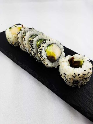 07.Uramaki z rybą maślaną i warzywami 6szt.