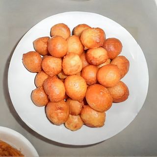 Pot De Petit Beignet Rouges Sucré