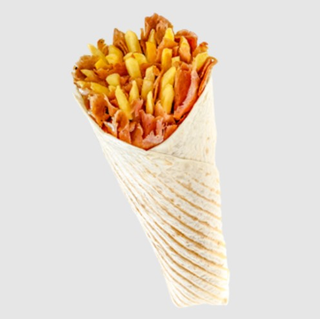Kebab w cieście z mięsem i frytkami