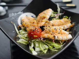 23 Ebi salad