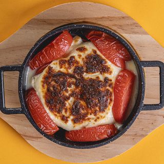 სულგუნი კეცზე პომიდვრით