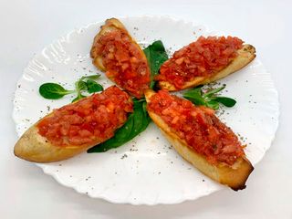 Bruschetta con pomodoro fresco