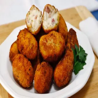 Ración De Croquetas De Boletus Con Mermelada De Piquillos (6 Uds.)