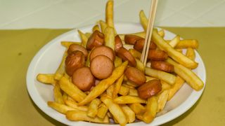 Patatine e wurstel
