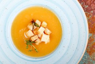 Supă cremă de legume și crutoane de casa