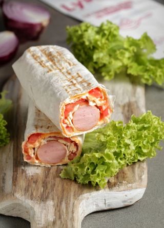 Хот-Дог 2 сосиски в лаваші.