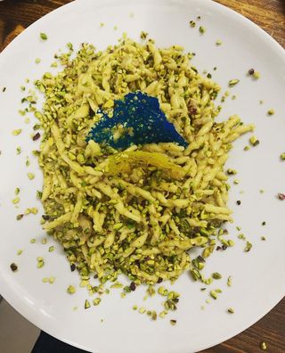 Trofie al pesto di pistacchi e gambero rosa