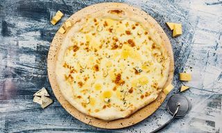 ოთხი ყველი ნაღების სოუსით 40სმ