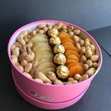 Cutie cu fructe uscate, arahide și Ferrero Rocher