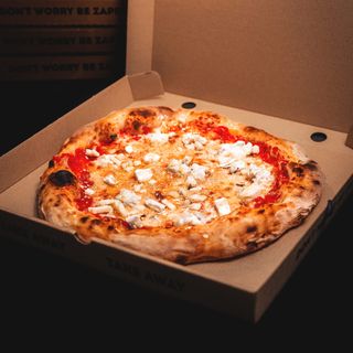 Pizza Especial 4 + 1 Formaggi (33 Cm.)