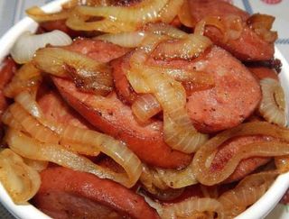 Calabresa Acebolada com Batata Frita