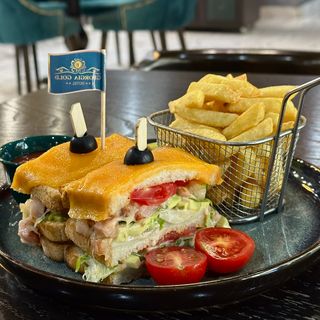 ბეკონის და ავოკადოს სენდვიჩი