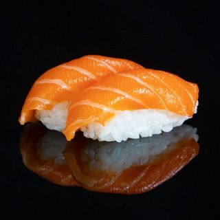 201. Nigiri De Salmón