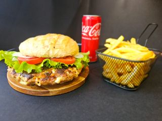 Velika gurmanska 300g + pomfrit 200g + Coca-Cola 0.33l