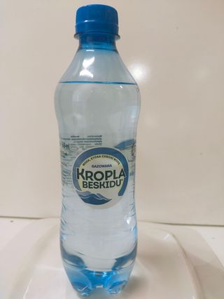 Kropla Beskidu woda gazowana 0,5l