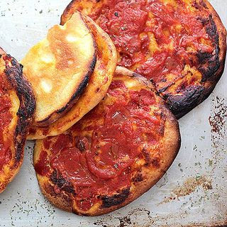 Spicchio di campagnola con pomodoro e origano