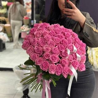 51 рожева троянда 