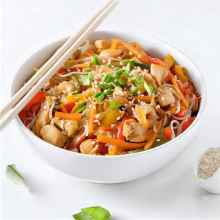 Spaghetti saltati con pollo