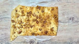 Secca noci - un foglio di secca