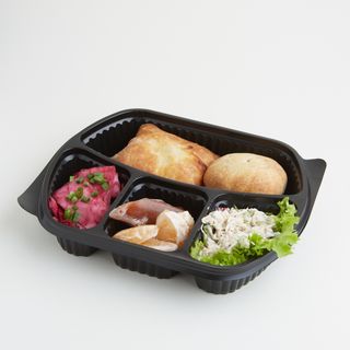 ლანჩი ქათმის სალათით და ცომეული