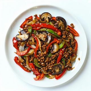 Melanzane alla Sichuan (con cipolle, peperoni, funghi e carne tritata)
