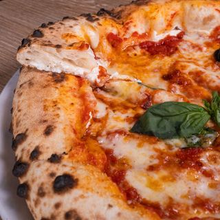 Pizza Margarita 2.0 con borde relleno (33 Cm.)