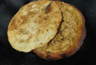 Komplet sa čvarcima + kiselo mleko