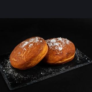 Gogoașă cu gem de fructe de pădure