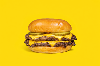 Double Cheese Burger + portion de frites gratuite