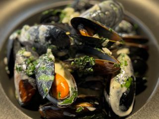 Мідії у вершковому соусі (320g)