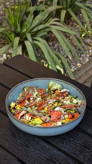 Салат з червоною рибою