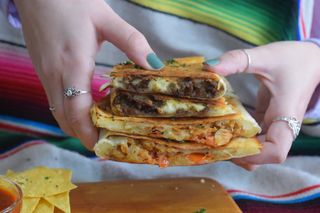 Quesadilla Grande Pollo