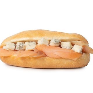 60. Salmón ahumado y queso gorgonzola