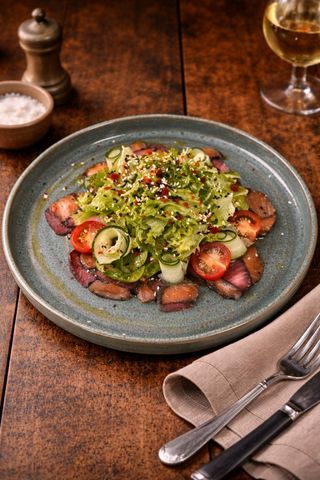 Салат з лососем та тунцем