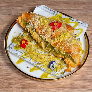 Croissant Dubai Clasic