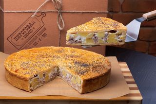 Пиріг з телятиною, картоплею та соусом бешамель (1200г)