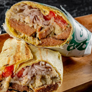 Vita cu salata de vinete si rodii la lipie