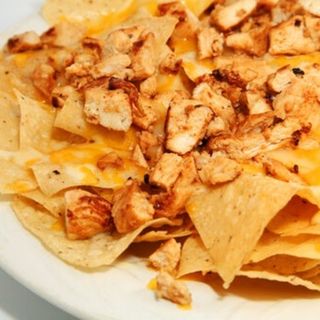 Nachos queso y pollo asado